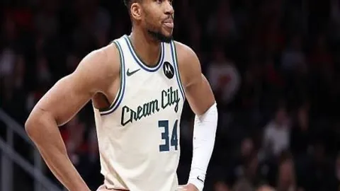 欧足联小蜘蛛争议：塞雷佐揭露图像疑未二触，库尔图瓦言论宜谨慎