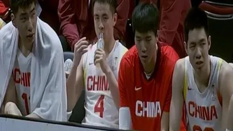 “世界羽联年终赛：安赛龙、石宇奇、周天成、乔纳坦成功闯入男单半决赛”